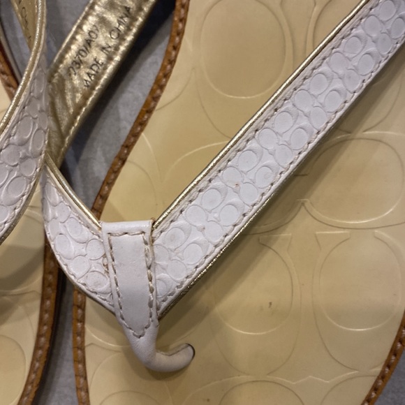 White coach flip flops - Picture 2 of 3